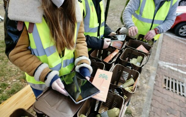 Od 14. marca 2022 začíname distribuovať obyvateľom Karlovej Vsi balíčky na zber kuchynského bioodpadu